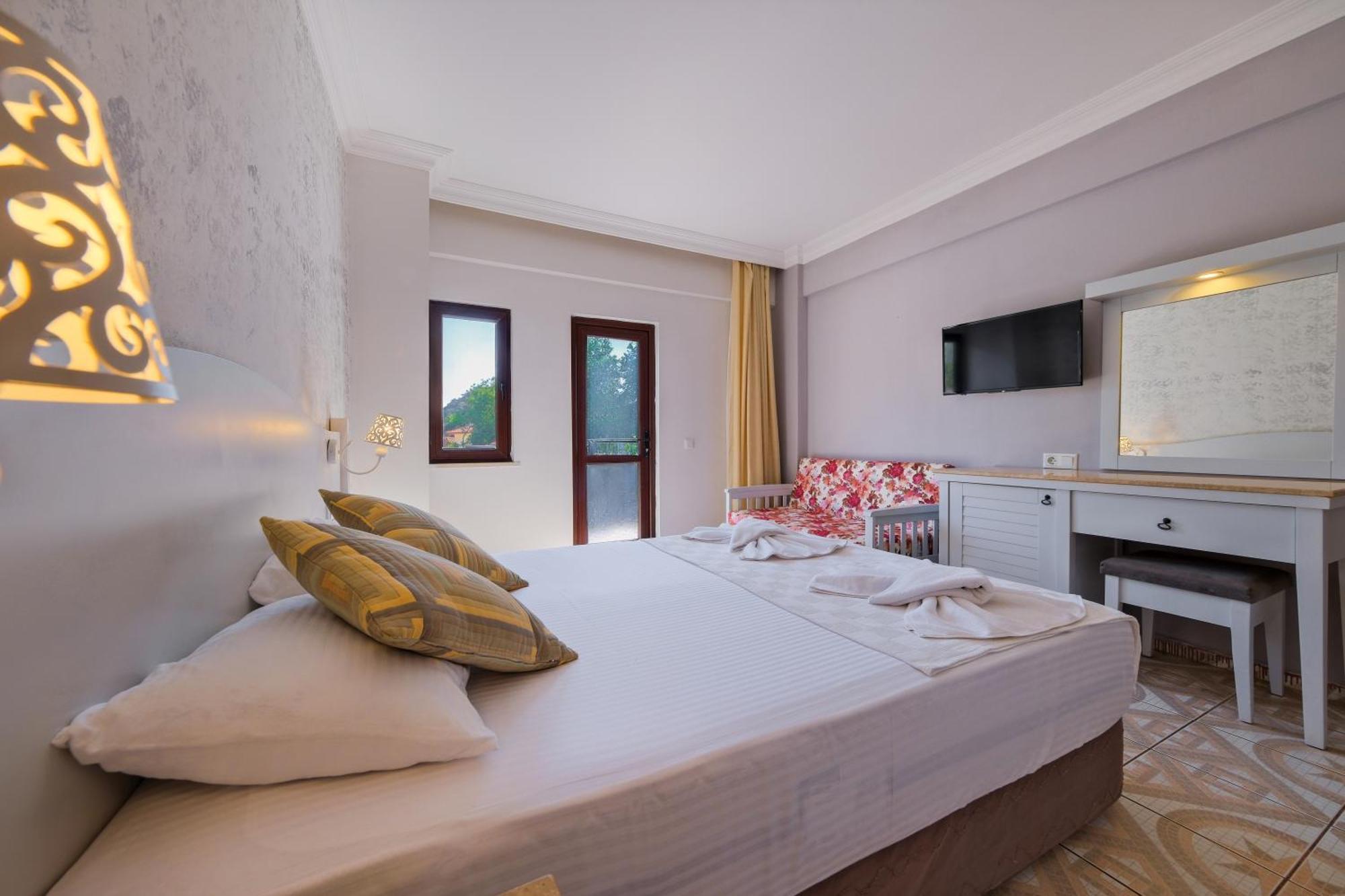 Majestic Hotel Олудениз Экстерьер фото