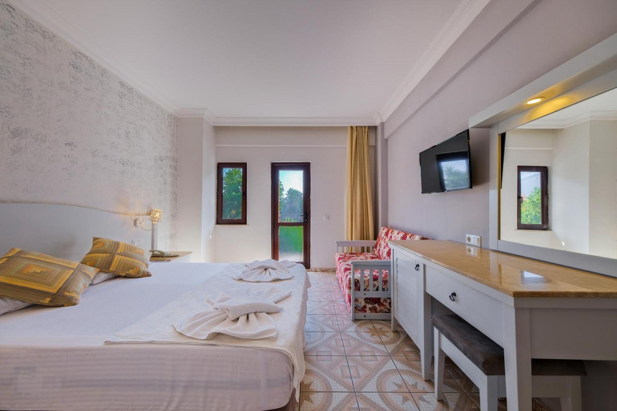 Majestic Hotel Олудениз Экстерьер фото